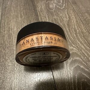 Anastasia Beverly Hills Loose Setting Powder in Golden Orange